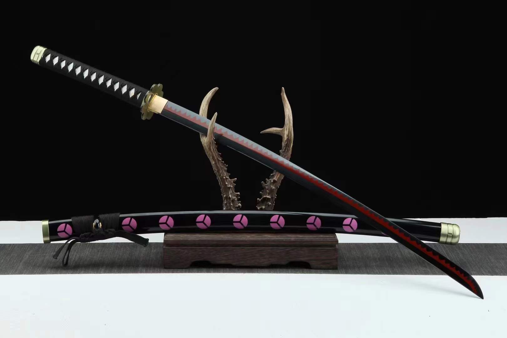 Shusui – Zoro’s Legendary Black Blade from Wano